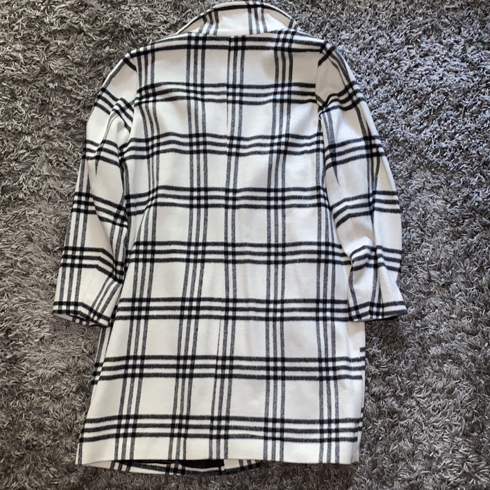 APT 9 Coat - Picture 3 of 4